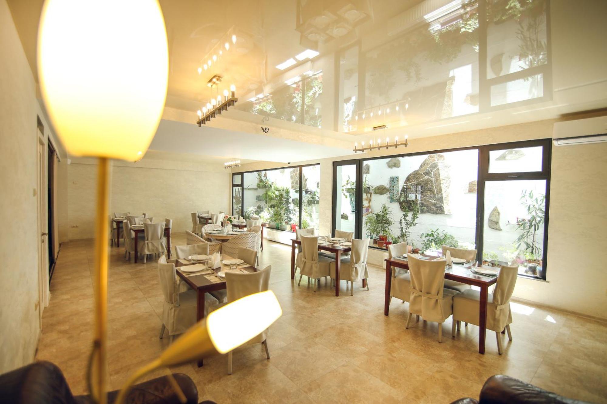 Kenari Hotel Tbilisi Exterior photo